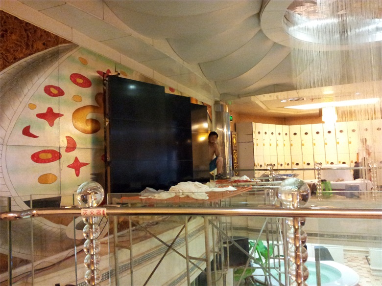 2012年大慶正點洗浴中心液晶拼接大屏幕