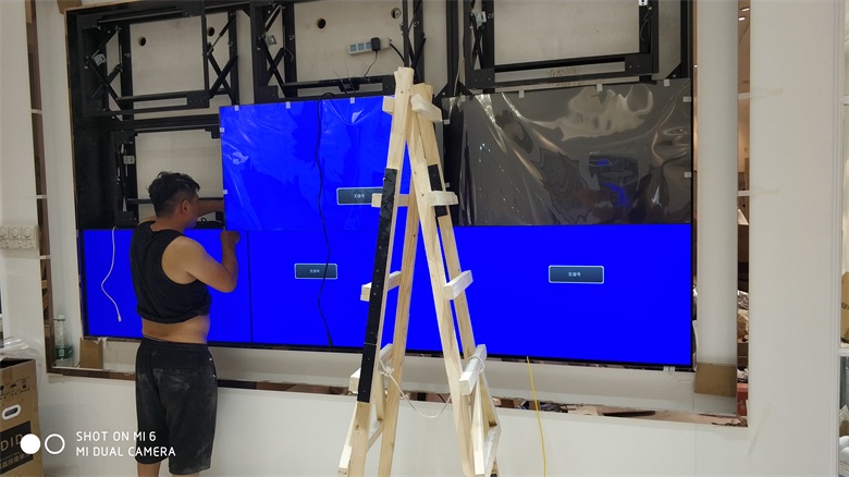 2019年哈爾濱哈西萬達珠寶IDO液晶拼接展示系統